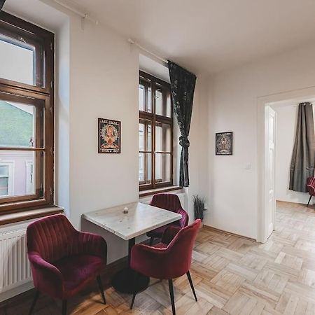 Hradec Králové Carolina'S Yoga Apartment מראה חיצוני תמונה
