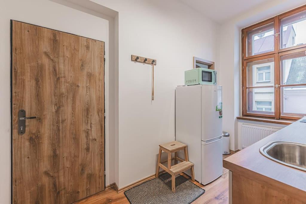 Hradec Králové Carolina'S Yoga Apartment מראה חיצוני תמונה