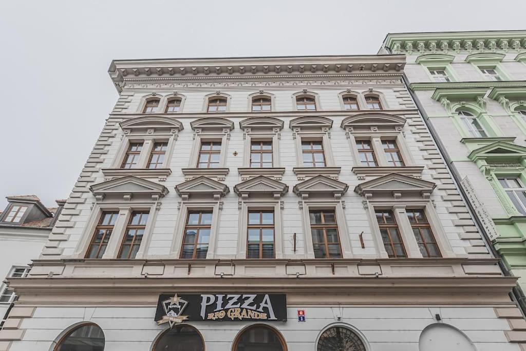 Hradec Králové Carolina'S Yoga Apartment מראה חיצוני תמונה