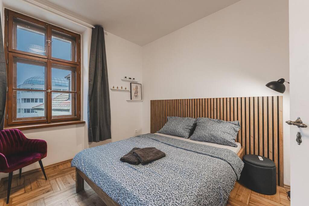 Hradec Králové Carolina'S Yoga Apartment מראה חיצוני תמונה