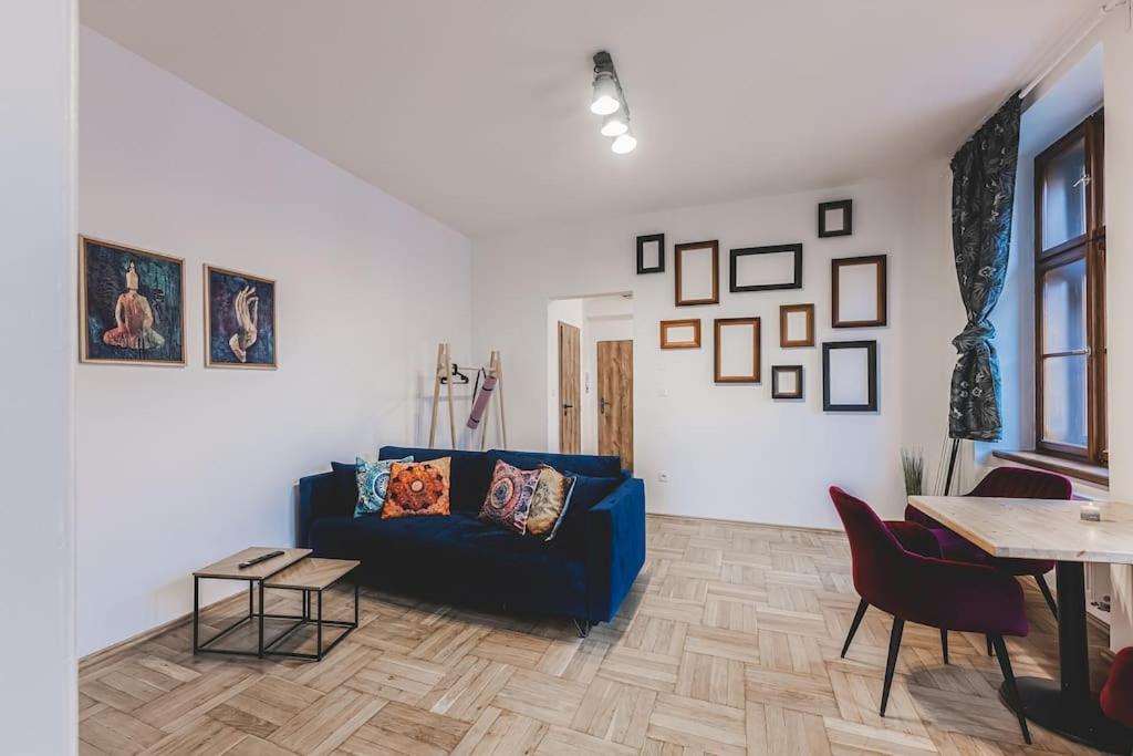 Hradec Králové Carolina'S Yoga Apartment מראה חיצוני תמונה