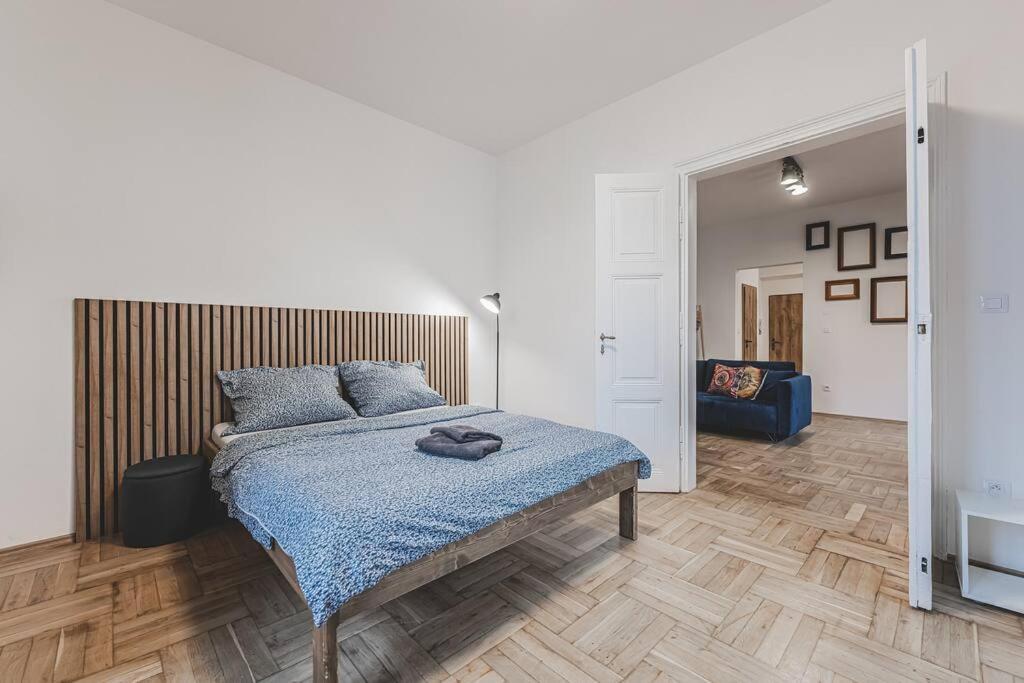 Hradec Králové Carolina'S Yoga Apartment מראה חיצוני תמונה